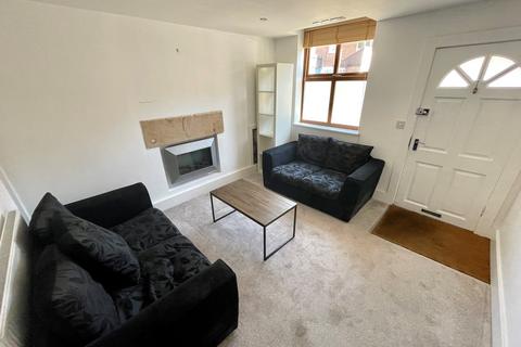 3 bedroom semi-detached house to rent, Brook Street, DE1