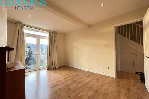 3 bedroom terraced house to rent, Garendon Road, Morden