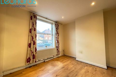 3 bedroom terraced house to rent, Garendon Road, Morden