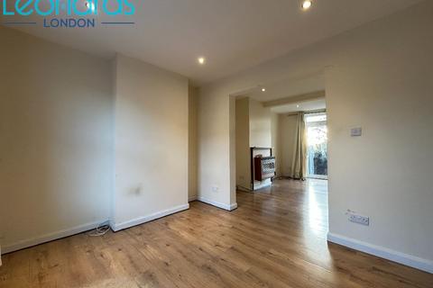 3 bedroom terraced house to rent, Garendon Road, Morden