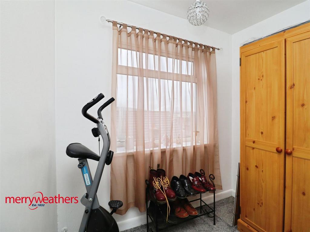Rear bedroom