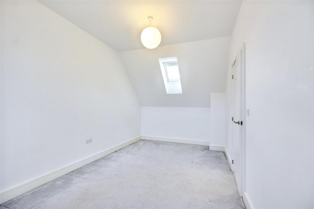 Bedroom 4 2.jpeg