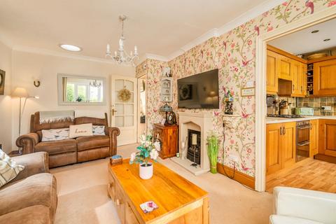 2 bedroom bungalow for sale, South Croft Avenue, Birkenshaw