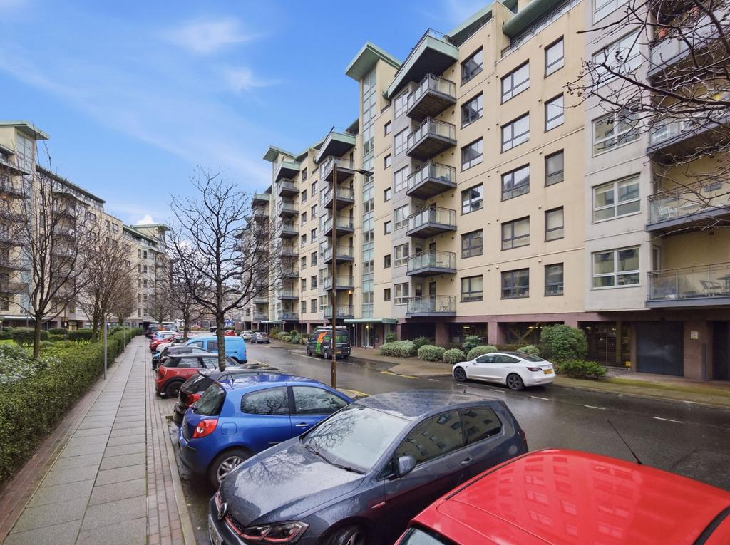 1 bedroom flat for sale - Photo 12