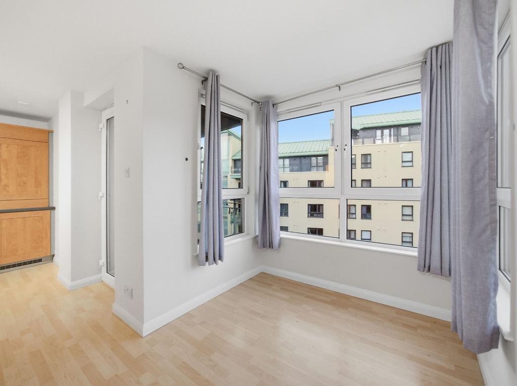 1 bedroom flat for sale - Photo 3