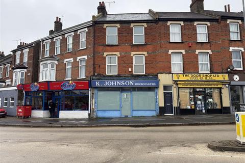 Shop to rent - Old Road West, Gravesend, Kent