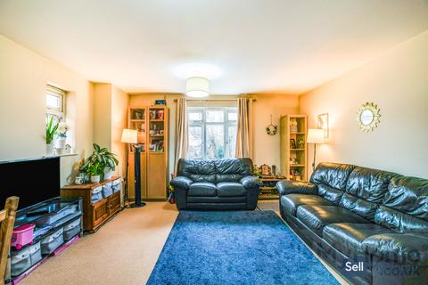 undefined, Birdhurst Avenue, South Croydon