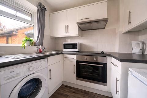 undefined, Avondale, Aldershot GU12