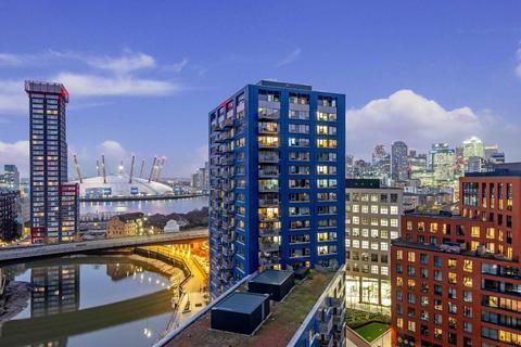 2 bedroom flat to rent, Botanic Square, London E14