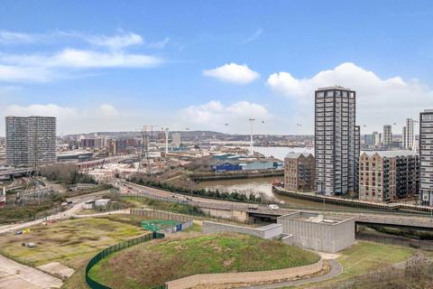 2 bedroom flat to rent, Botanic Square, London E14