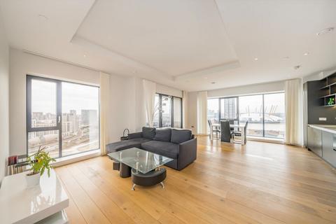 2 bedroom flat to rent, Botanic Square, London E14