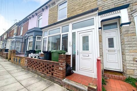 3 bedroom terraced house to rent, Harcourt Road, PO1