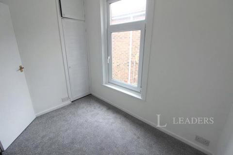 3 bedroom terraced house to rent, Harcourt Road, PO1