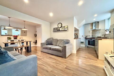 2 bedroom end of terrace house for sale, Ellingham Court, Bradford BD13