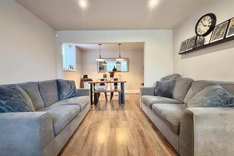 2 bedroom end of terrace house for sale, Ellingham Court, Bradford BD13