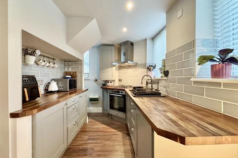 2 bedroom end of terrace house for sale, Ellingham Court, Bradford BD13