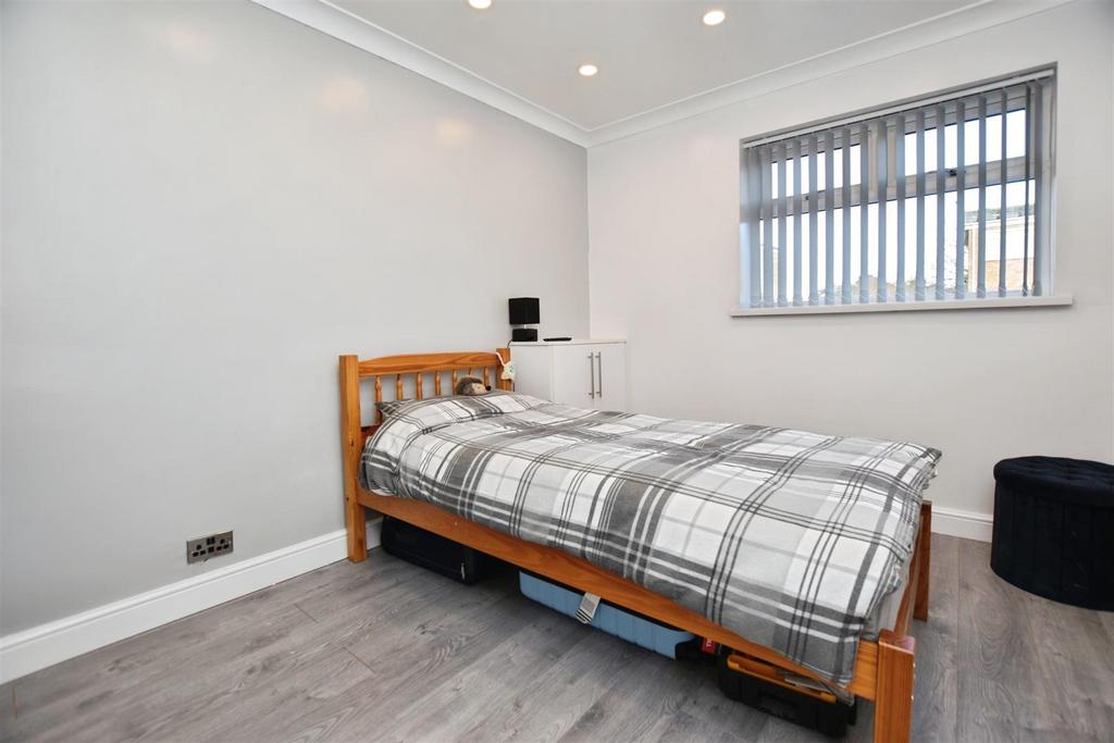 60b4a387-bed 202.JPG