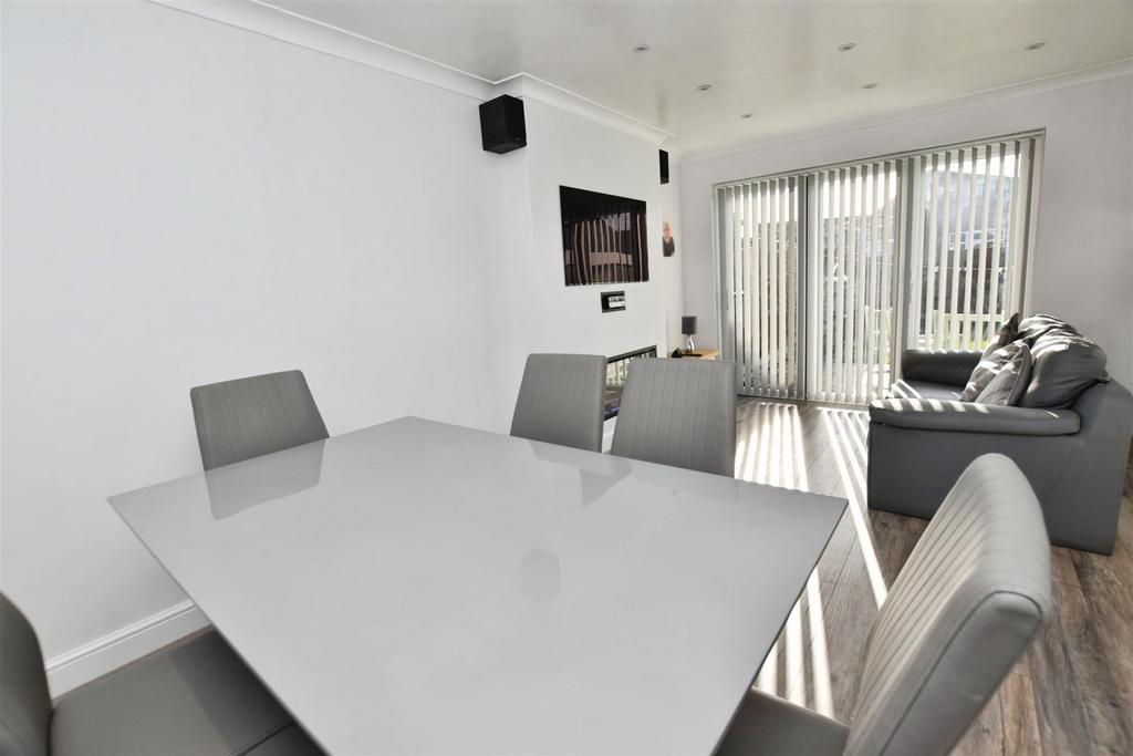 A761692b-dinng 20to 20lounge.JPG