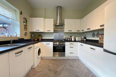 3 bedroom detached bungalow for sale, South Lea Road, Cayton, YO11