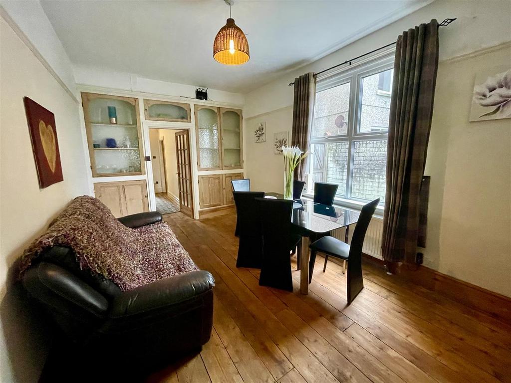 Dining Room:
