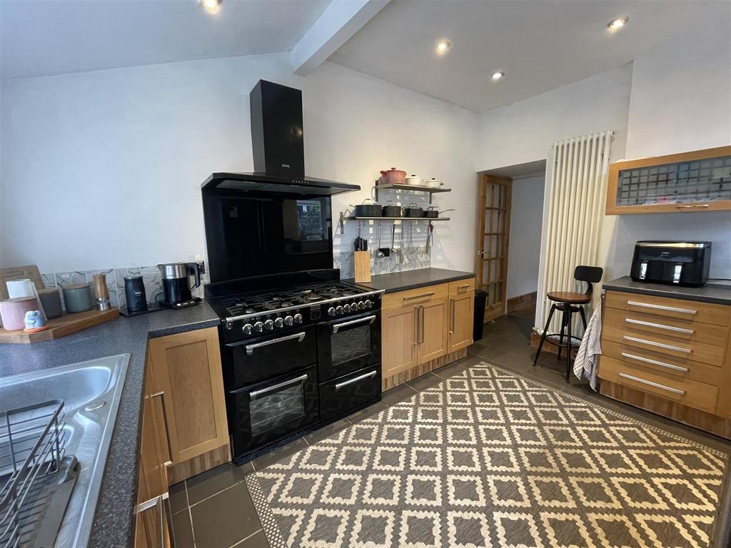 Kitchen: