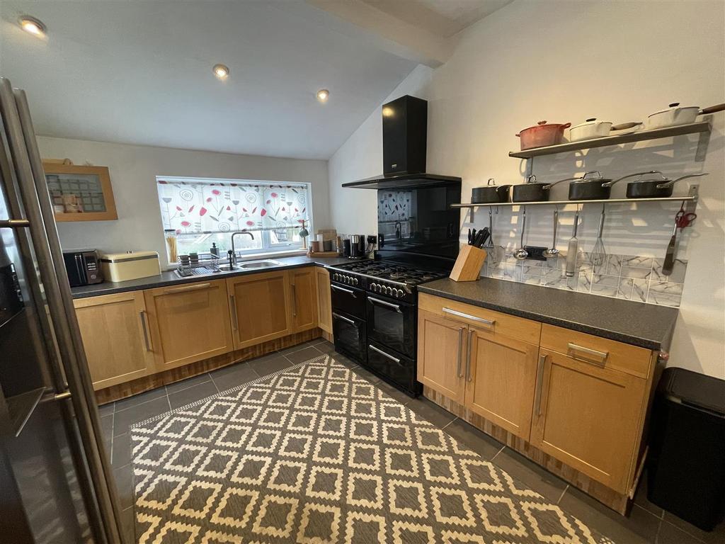 Kitchen: