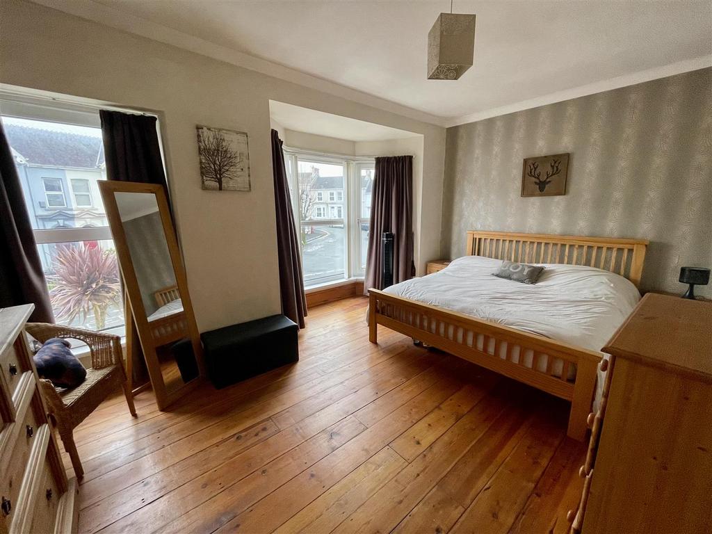 Bedroom 1: