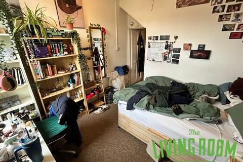 5 bedroom house to rent, Cosmeston Street, Cathays, Cardiff