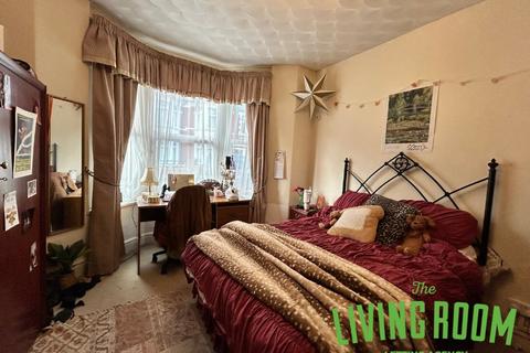 5 bedroom house to rent, Cosmeston Street, Cathays, Cardiff