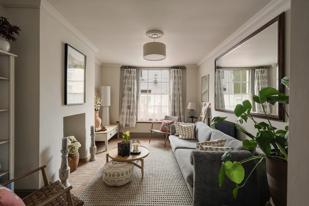 Living Room ()