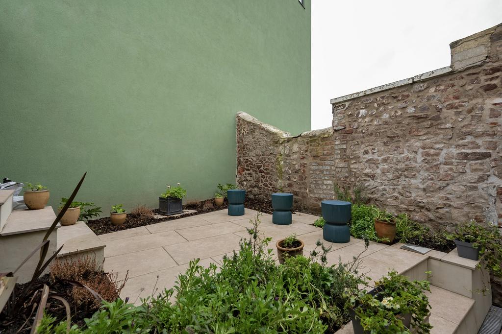 Garden ()