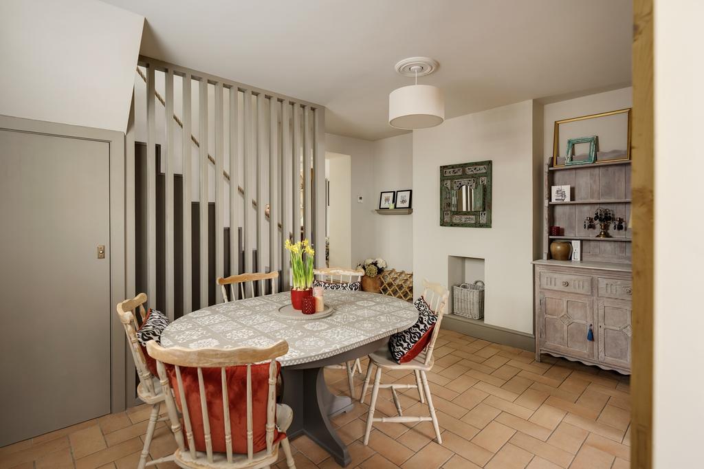 Dining Room ()