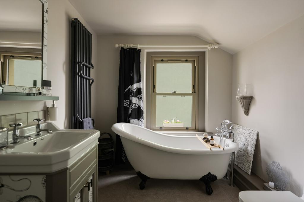 Bathroom ()