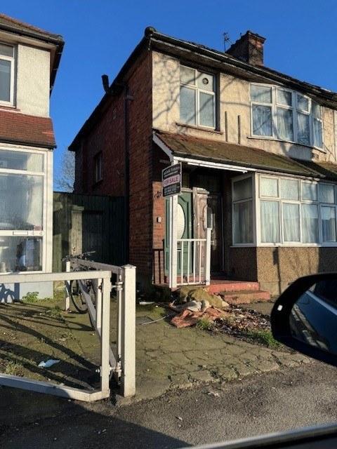 2 bedroom flat for sale North Circular Road, Neas