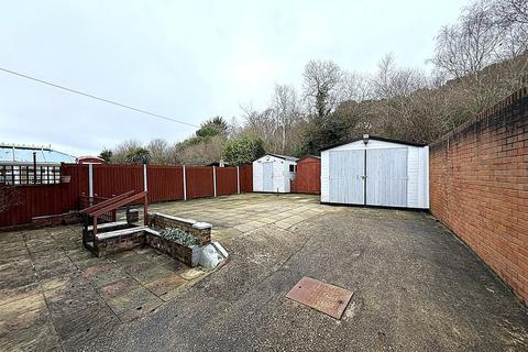 4 bedroom semi-detached house for sale, Dale Valley Road, Oakdale , Poole, BH15