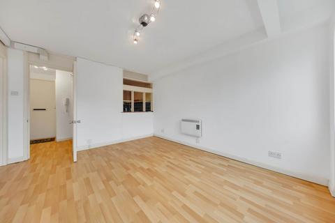 1 bedroom flat for sale, Queenswood Gardens, Leytonstone