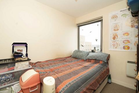 2 bedroom flat to rent, Victoria Road, London W3