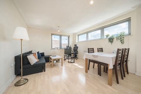 2 bedroom flat to rent, Victoria Road, London W3