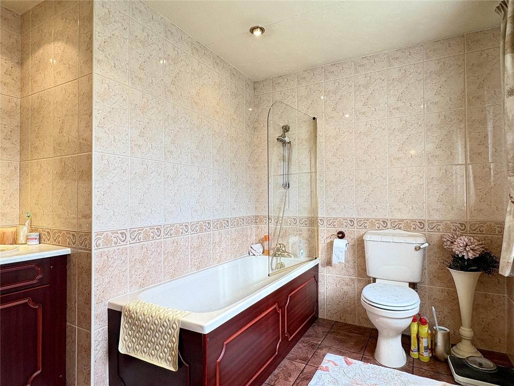 En-Suite Bathroom