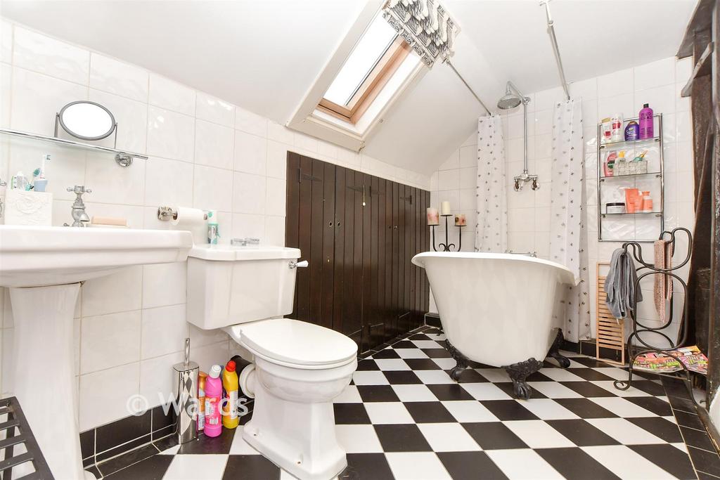 En-Suite Bathroom