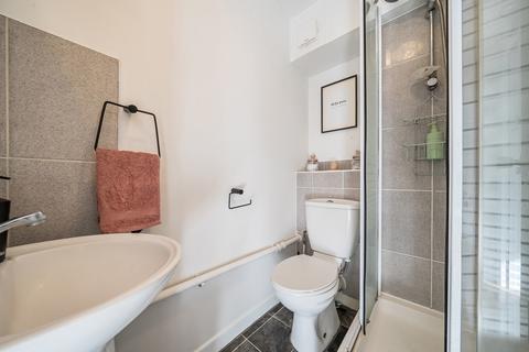 1 bedroom apartment for sale, Clovelly Gardens, London