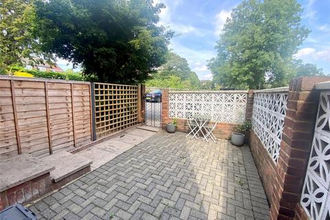 1 bedroom apartment for sale, Clovelly Gardens, London