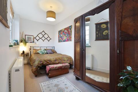 2 bedroom apartment for sale, Denmark Road, London, SE5