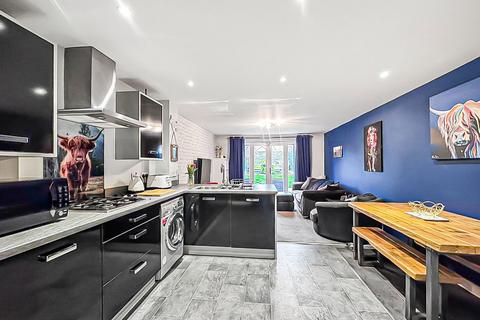 4 bedroom end of terrace house for sale, Lasborough Drive, Gloucester GL4