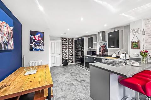4 bedroom end of terrace house for sale, Lasborough Drive, Gloucester GL4