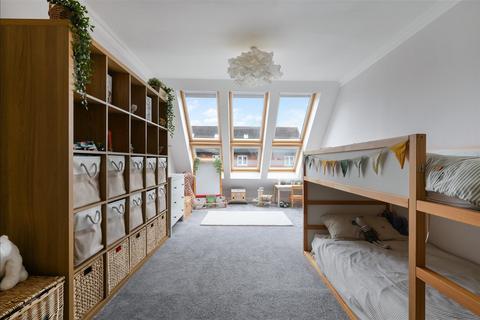 4 bedroom house for sale, Priddy Place, Redhill RH1
