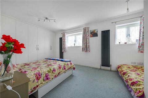 2 bedroom terraced house for sale, Cotmandene Crescent, St Pauls Cray, Kent, BR5