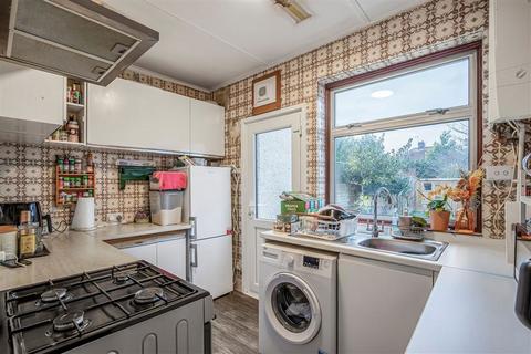3 bedroom terraced house to rent, Montrose Avenue, Welling DA16
