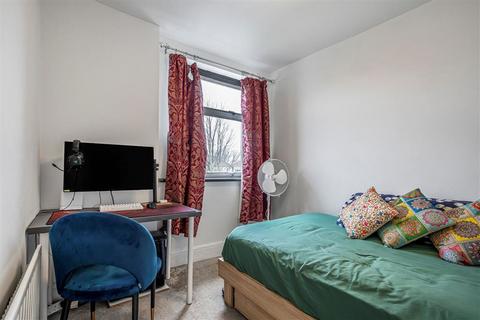 3 bedroom terraced house to rent, Montrose Avenue, Welling DA16