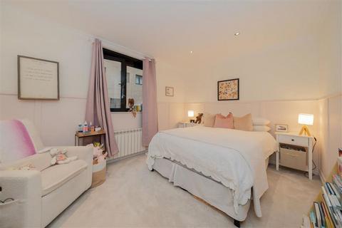 2 bedroom flat to rent, Cromwell Road, London SW7